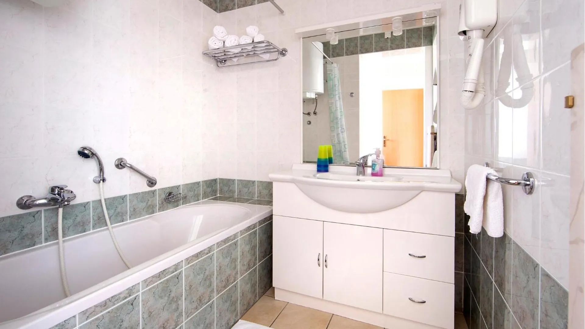 Beautiful Apartment In Novi Vinodolski With Wifi 0*,  Croatia